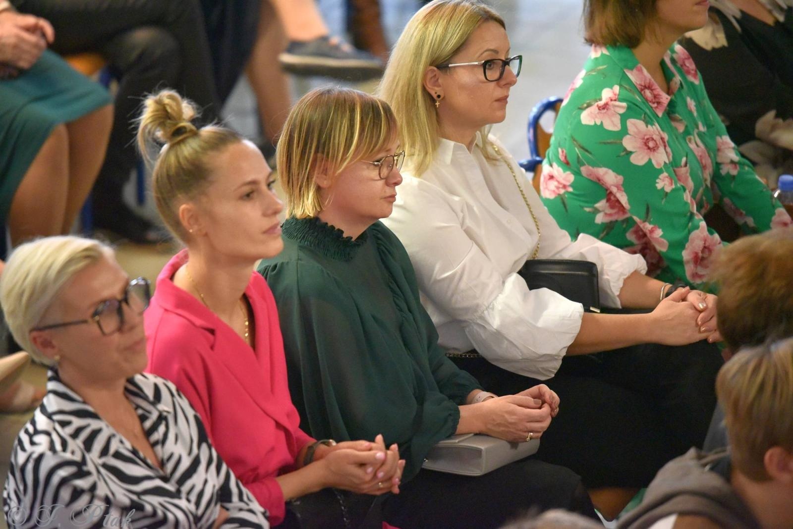 Zdjęcie w galerii na portalu naszraciborz.pl: Urodziny Osiemnastki. 30 lat szkoły w kalejdoskopie wiadomości z regionu