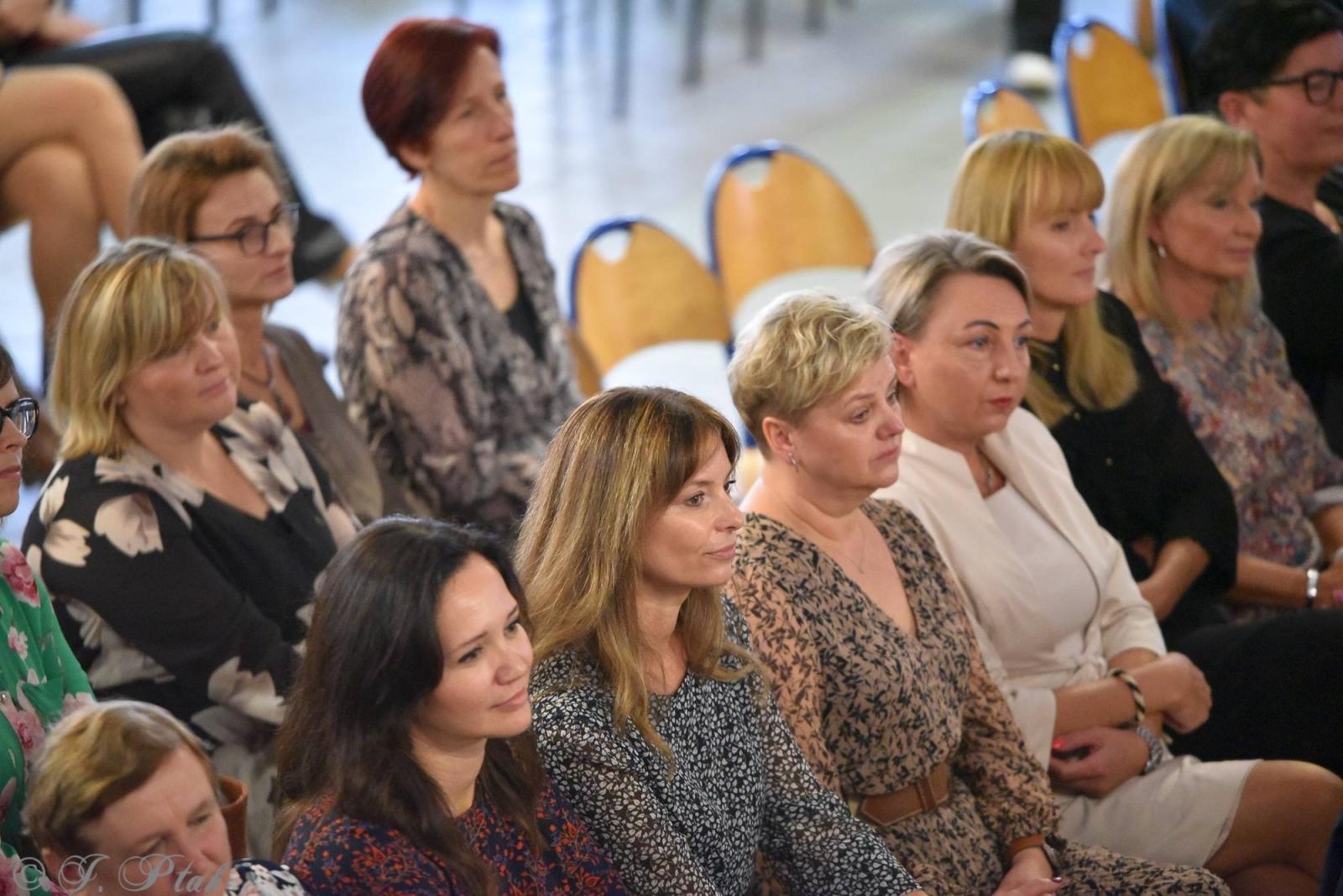 Zdjęcie w galerii na portalu naszraciborz.pl: Urodziny Osiemnastki. 30 lat szkoły w kalejdoskopie wiadomości z regionu