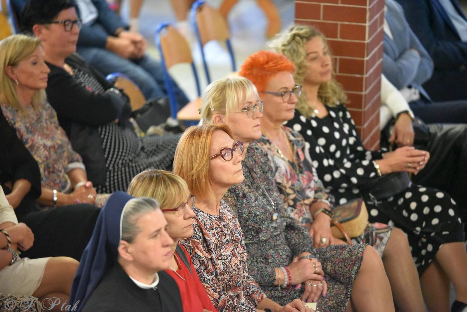 Zdjęcie w galerii na portalu naszraciborz.pl: Urodziny Osiemnastki. 30 lat szkoły w kalejdoskopie wiadomości z regionu