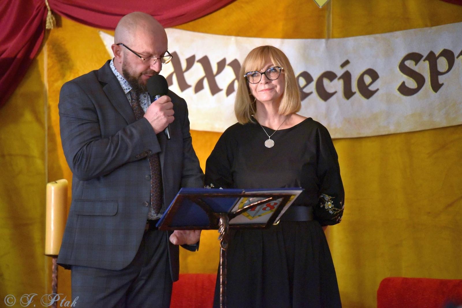 Zdjęcie w galerii na portalu naszraciborz.pl: Urodziny Osiemnastki. 30 lat szkoły w kalejdoskopie wiadomości z regionu