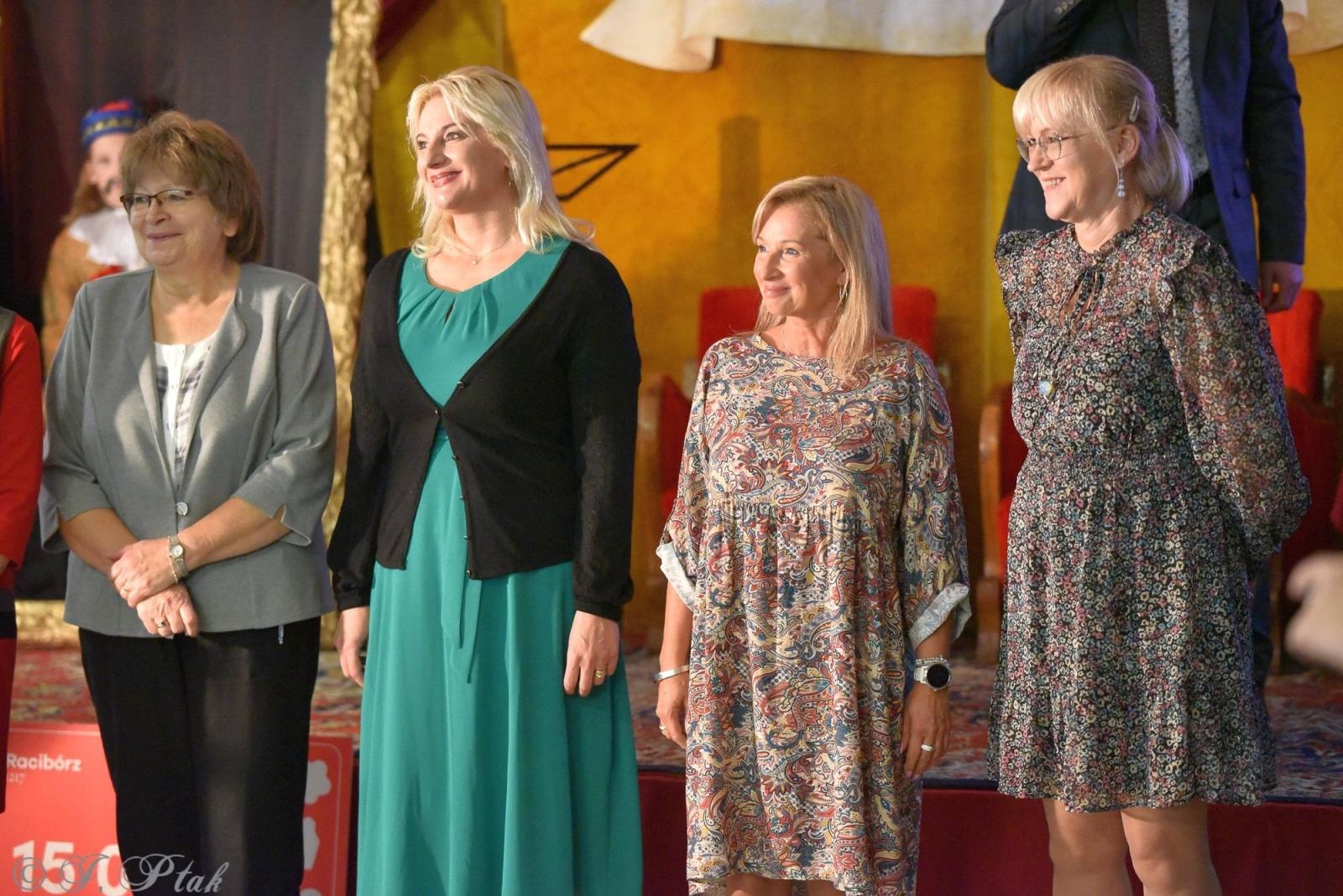 Zdjęcie w galerii na portalu naszraciborz.pl: Urodziny Osiemnastki. 30 lat szkoły w kalejdoskopie wiadomości z regionu