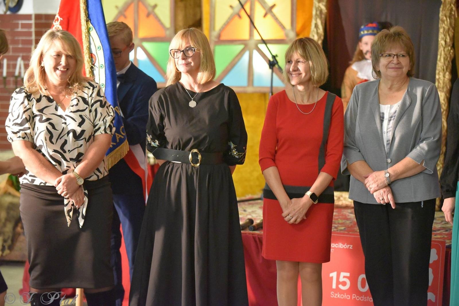 Zdjęcie w galerii na portalu naszraciborz.pl: Urodziny Osiemnastki. 30 lat szkoły w kalejdoskopie wiadomości z regionu