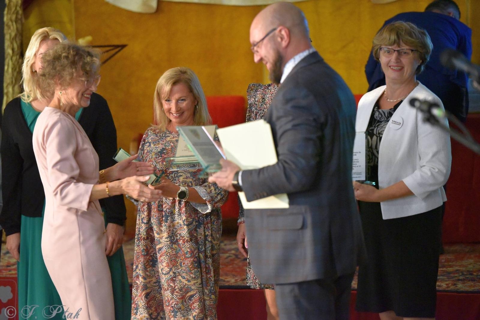 Zdjęcie w galerii na portalu naszraciborz.pl: Urodziny Osiemnastki. 30 lat szkoły w kalejdoskopie wiadomości z regionu