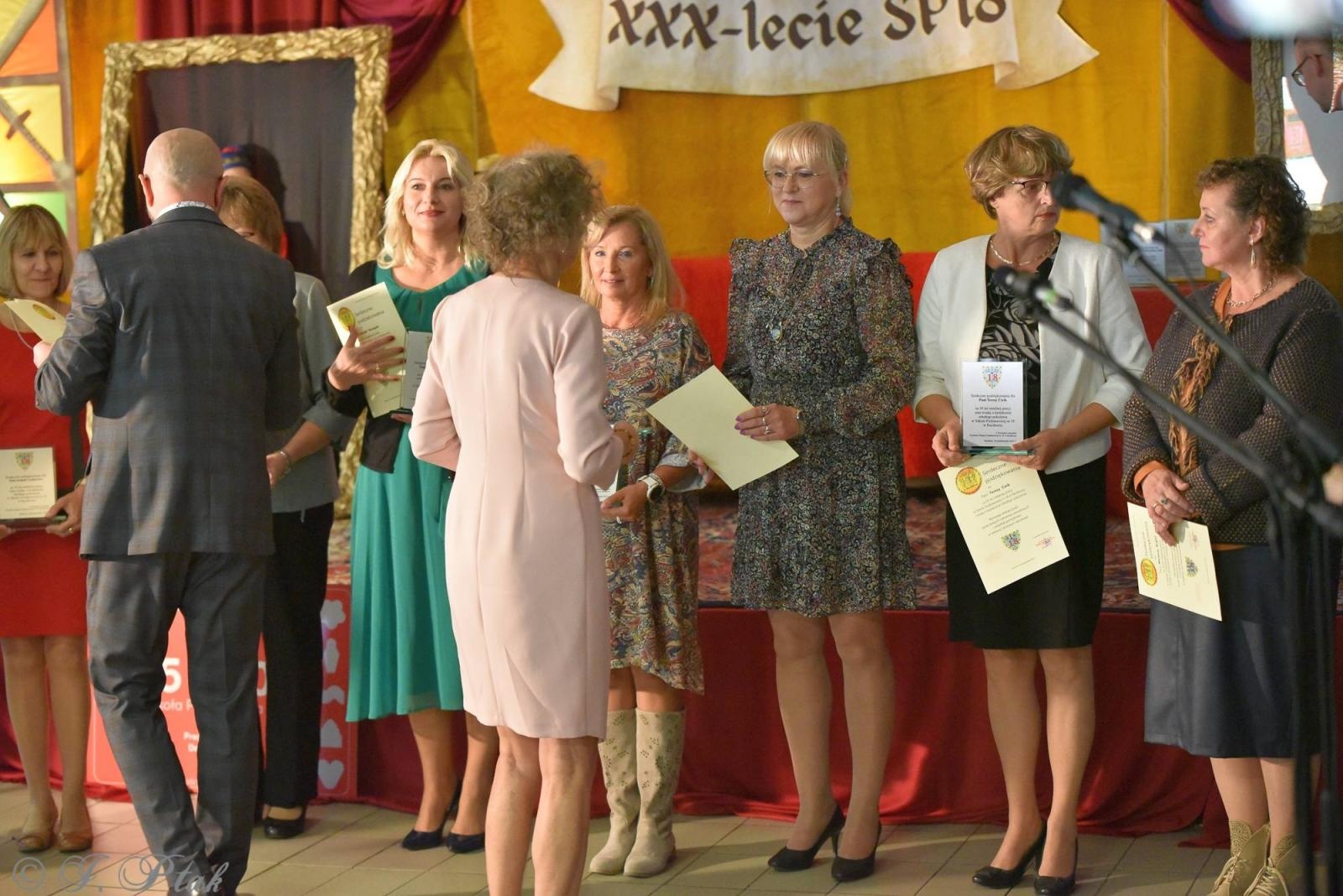 Zdjęcie w galerii na portalu naszraciborz.pl: Urodziny Osiemnastki. 30 lat szkoły w kalejdoskopie wiadomości z regionu