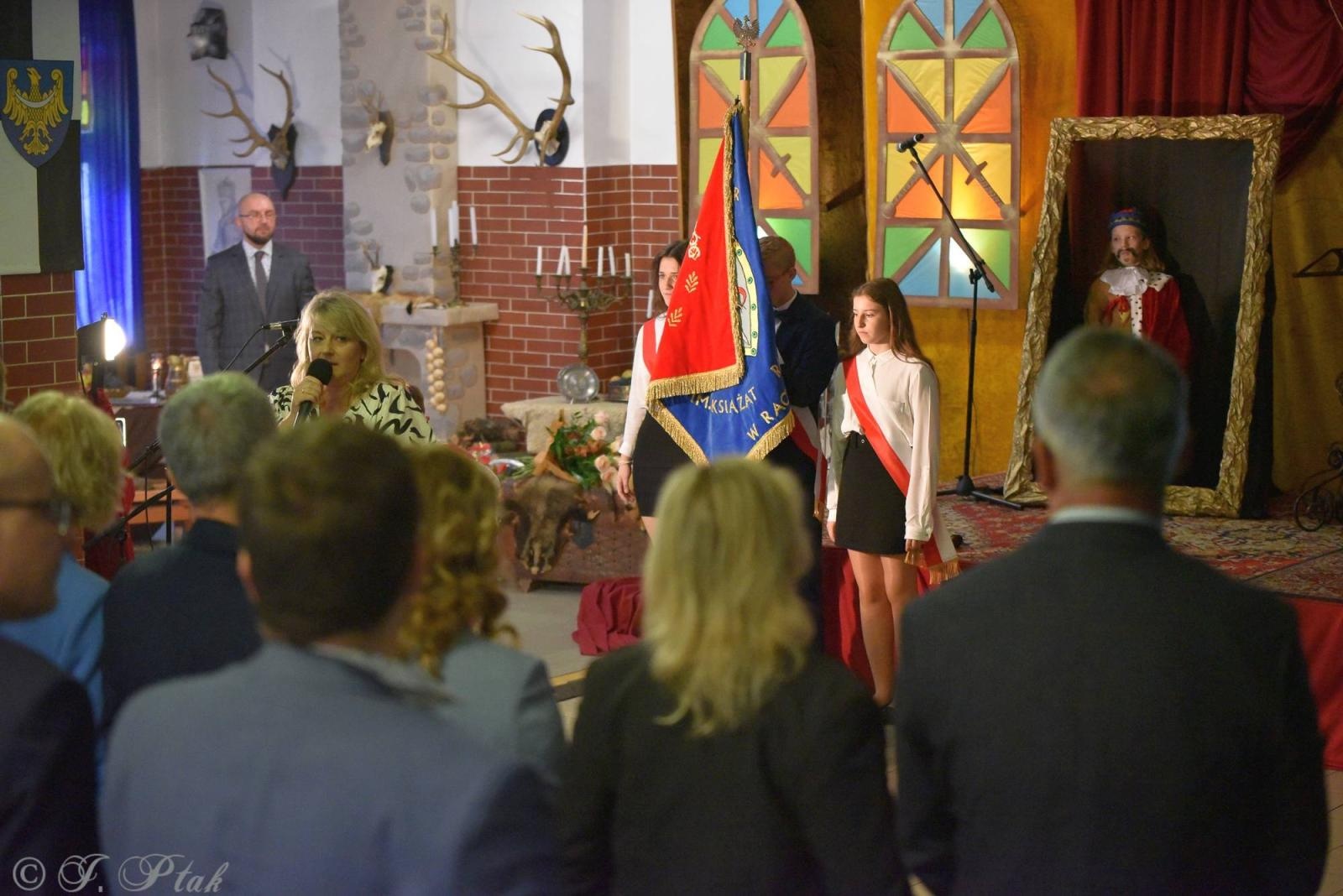 Zdjęcie w galerii na portalu naszraciborz.pl: Urodziny Osiemnastki. 30 lat szkoły w kalejdoskopie wiadomości z regionu