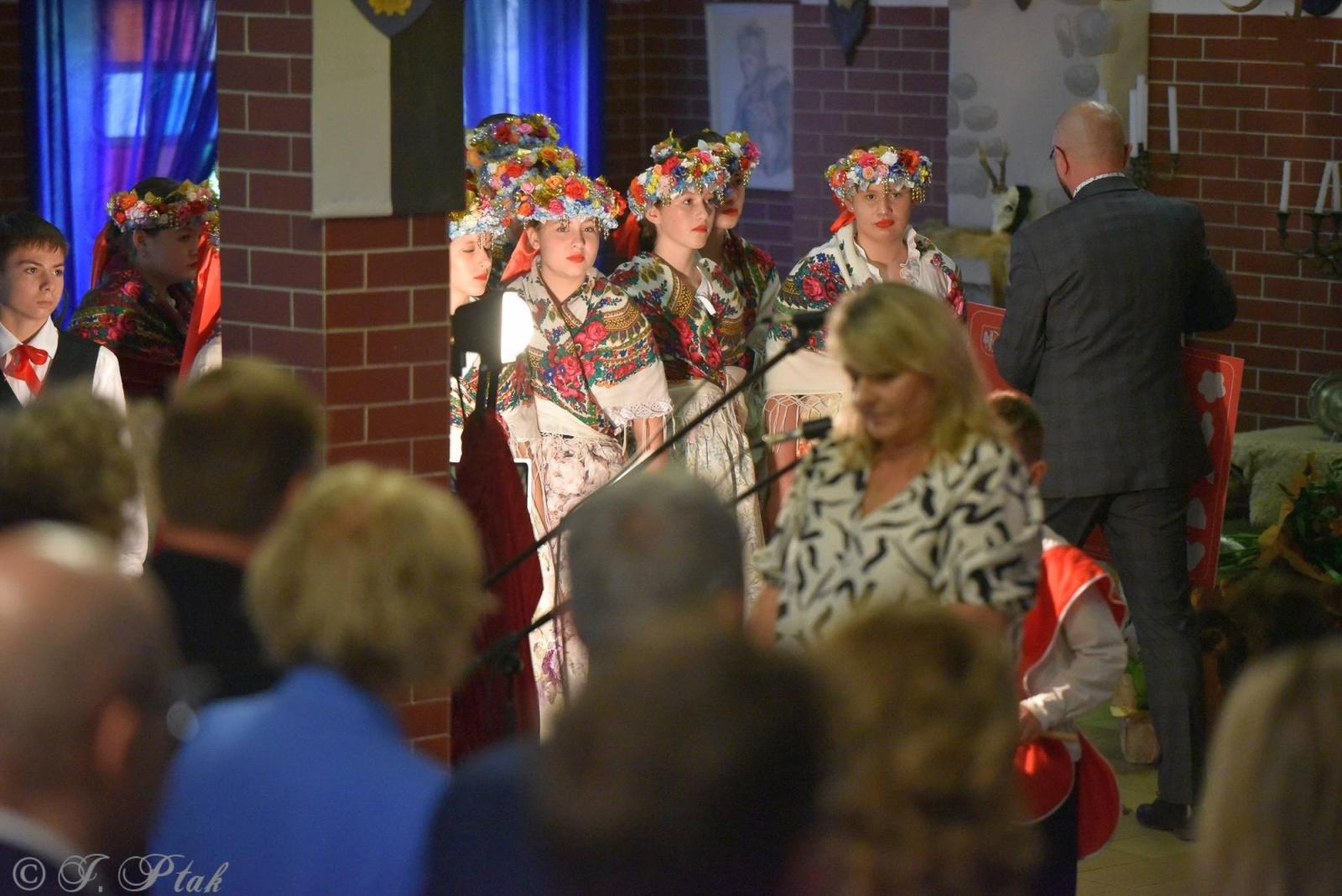 Zdjęcie w galerii na portalu naszraciborz.pl: Urodziny Osiemnastki. 30 lat szkoły w kalejdoskopie wiadomości z regionu