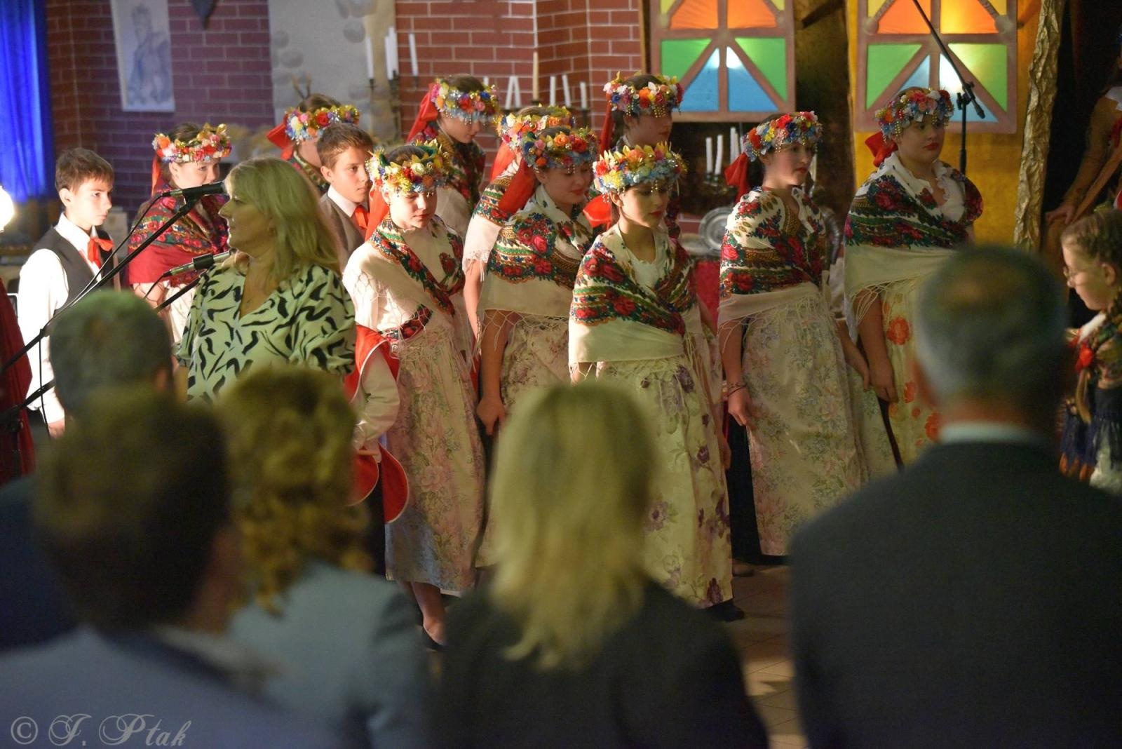 Zdjęcie w galerii na portalu naszraciborz.pl: Urodziny Osiemnastki. 30 lat szkoły w kalejdoskopie wiadomości z regionu