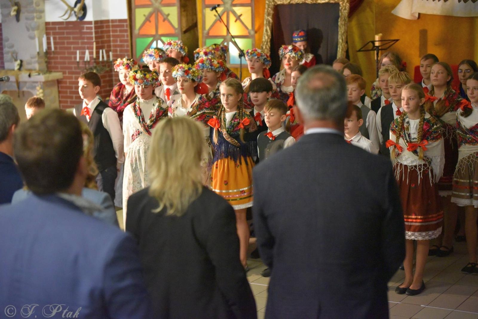 Zdjęcie w galerii na portalu naszraciborz.pl: Urodziny Osiemnastki. 30 lat szkoły w kalejdoskopie wiadomości z regionu