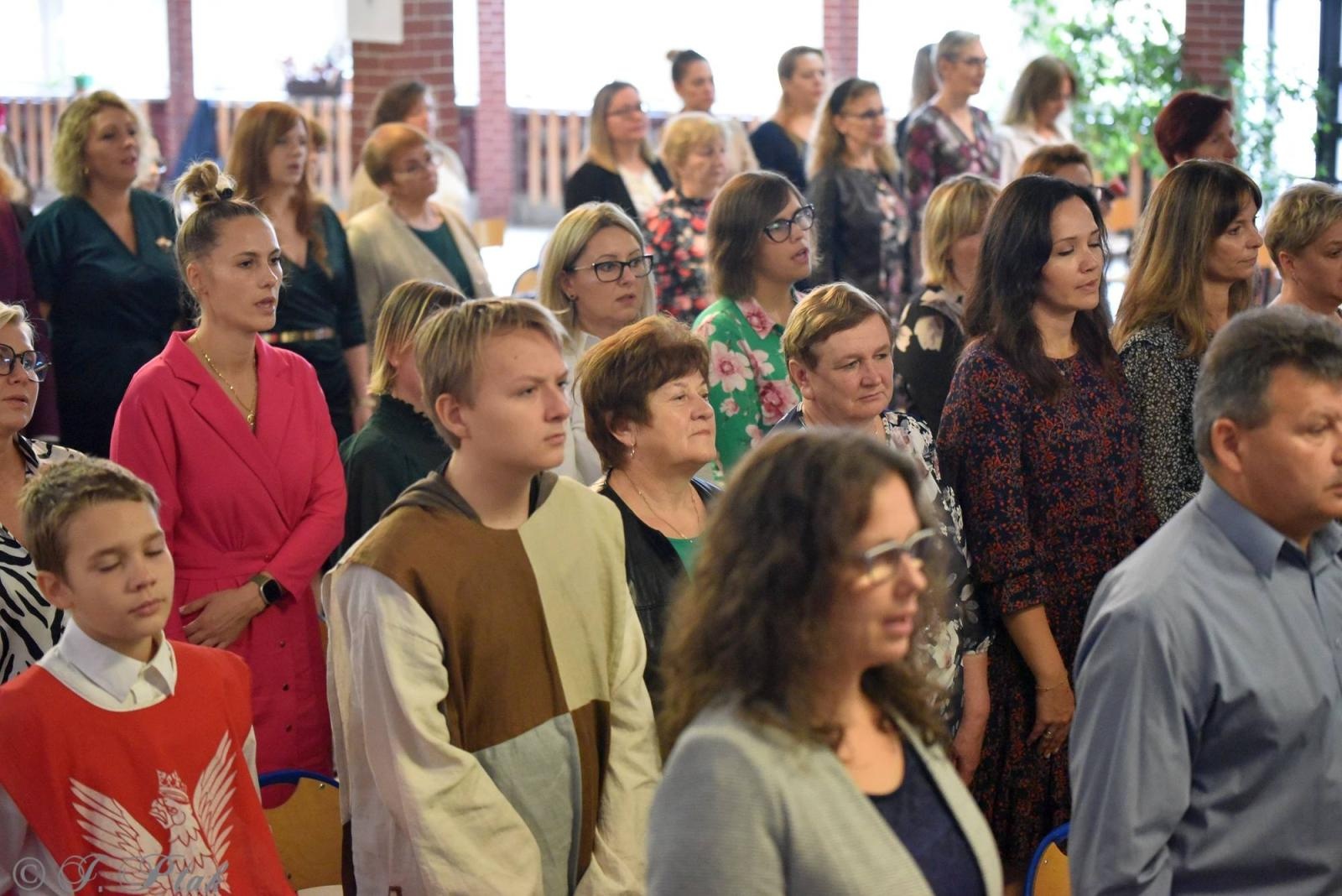 Zdjęcie w galerii na portalu naszraciborz.pl: Urodziny Osiemnastki. 30 lat szkoły w kalejdoskopie wiadomości z regionu