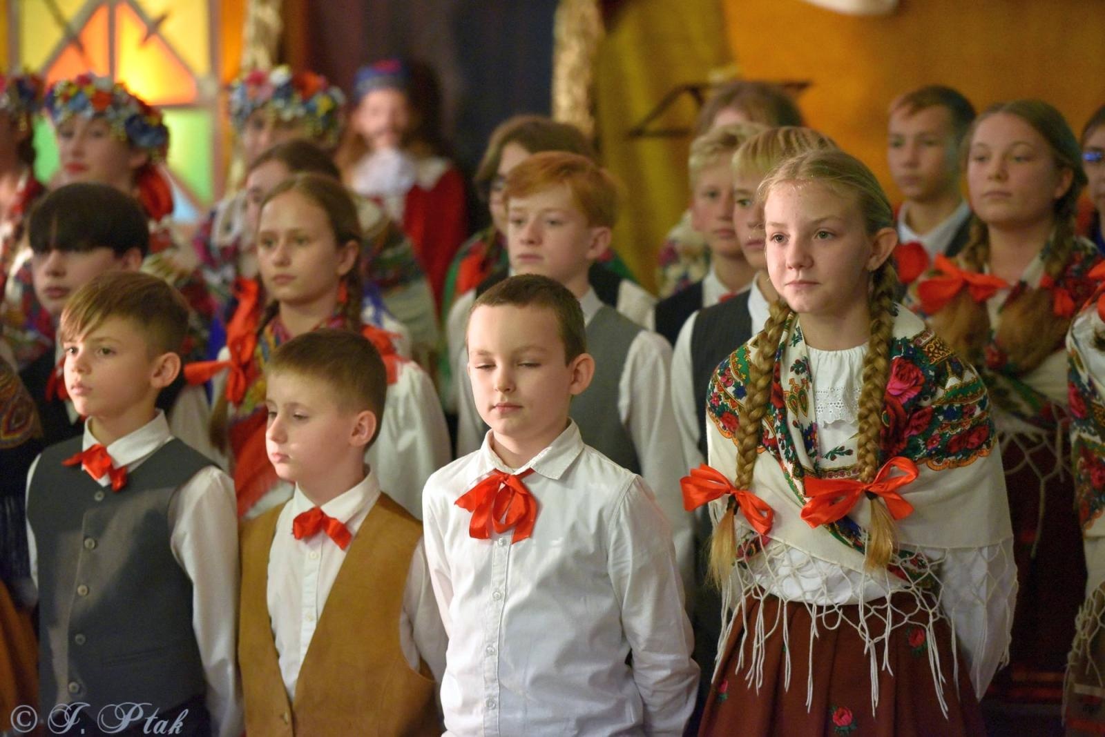 Zdjęcie w galerii na portalu naszraciborz.pl: Urodziny Osiemnastki. 30 lat szkoły w kalejdoskopie wiadomości z regionu