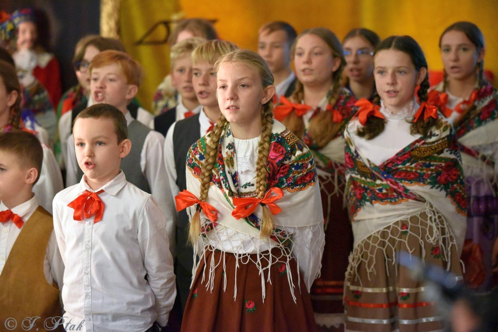Zdjęcie w galerii na portalu naszraciborz.pl: Urodziny Osiemnastki. 30 lat szkoły w kalejdoskopie wiadomości z regionu