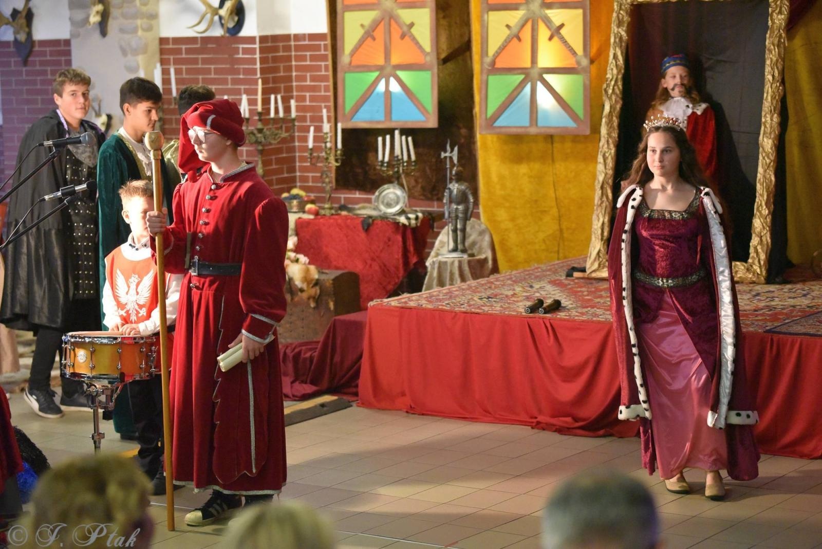 Zdjęcie w galerii na portalu naszraciborz.pl: Urodziny Osiemnastki. 30 lat szkoły w kalejdoskopie wiadomości z regionu