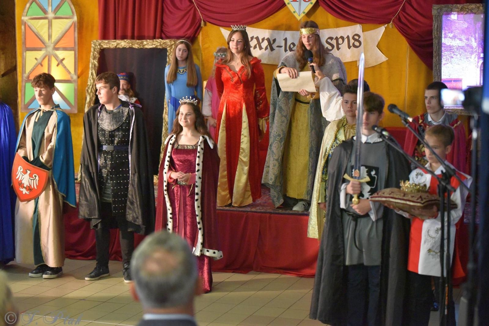 Zdjęcie w galerii na portalu naszraciborz.pl: Urodziny Osiemnastki. 30 lat szkoły w kalejdoskopie wiadomości z regionu