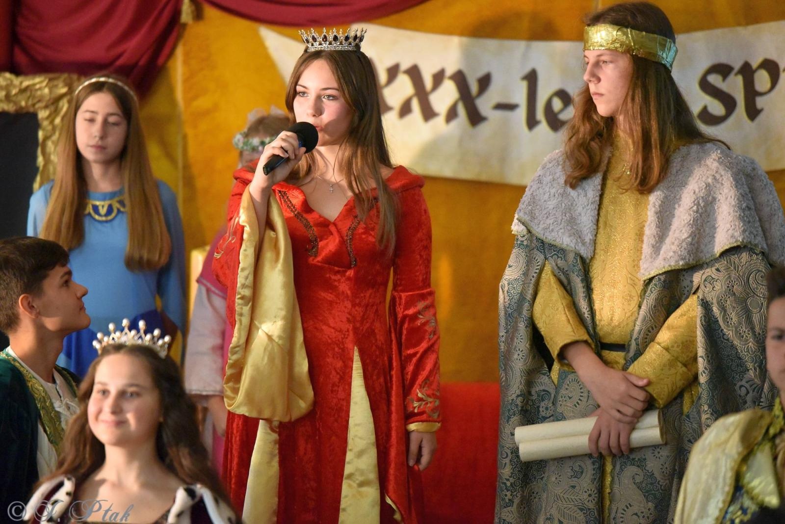 Zdjęcie w galerii na portalu naszraciborz.pl: Urodziny Osiemnastki. 30 lat szkoły w kalejdoskopie wiadomości z regionu