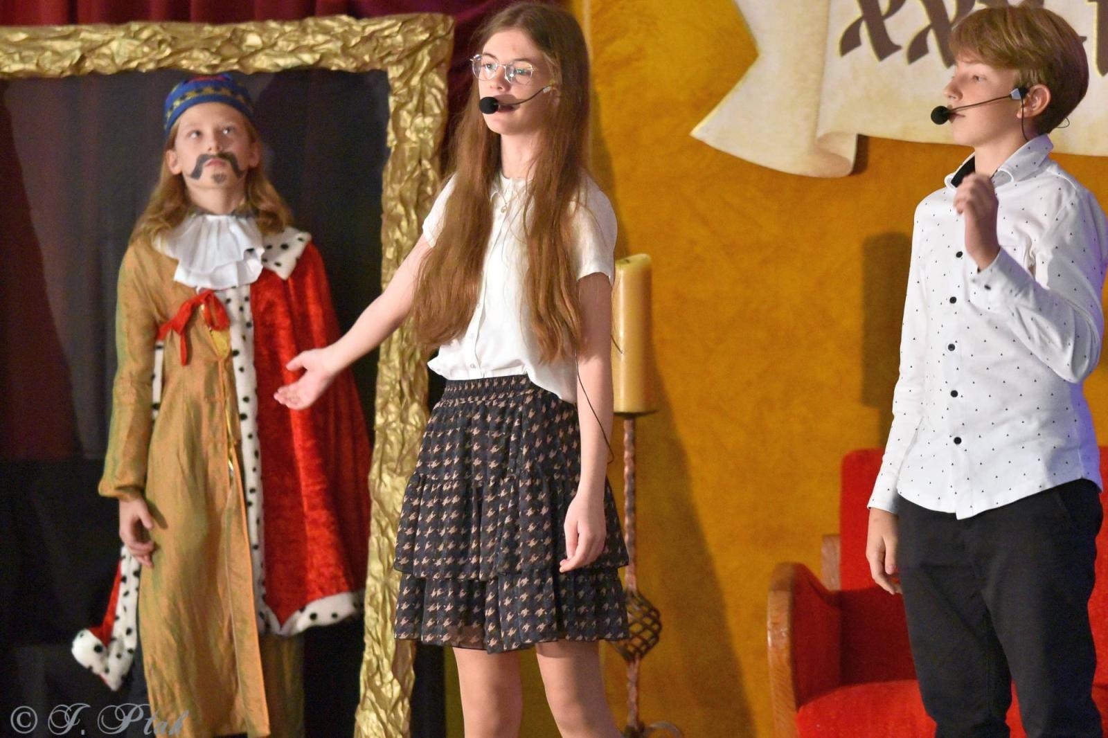 Zdjęcie w galerii na portalu naszraciborz.pl: Urodziny Osiemnastki. 30 lat szkoły w kalejdoskopie wiadomości z regionu