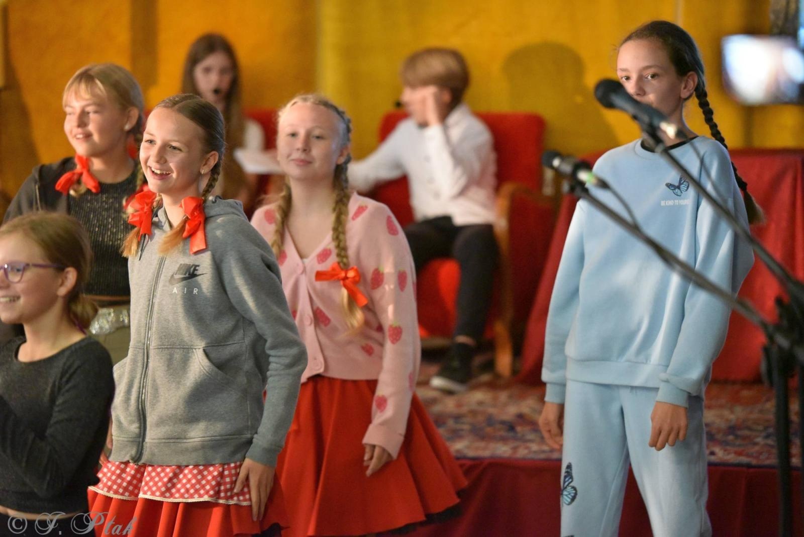 Zdjęcie w galerii na portalu naszraciborz.pl: Urodziny Osiemnastki. 30 lat szkoły w kalejdoskopie wiadomości z regionu