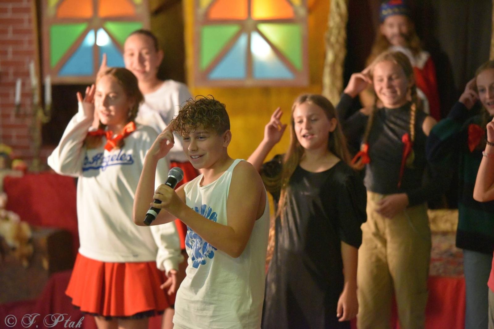 Zdjęcie w galerii na portalu naszraciborz.pl: Urodziny Osiemnastki. 30 lat szkoły w kalejdoskopie wiadomości z regionu