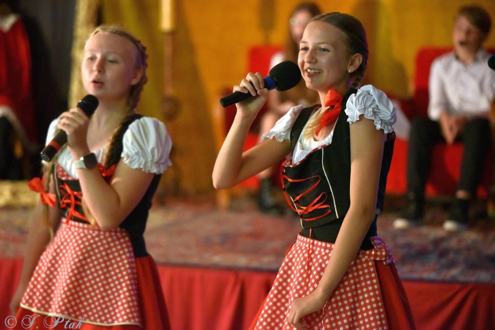 Zdjęcie w galerii na portalu naszraciborz.pl: Urodziny Osiemnastki. 30 lat szkoły w kalejdoskopie wiadomości z regionu