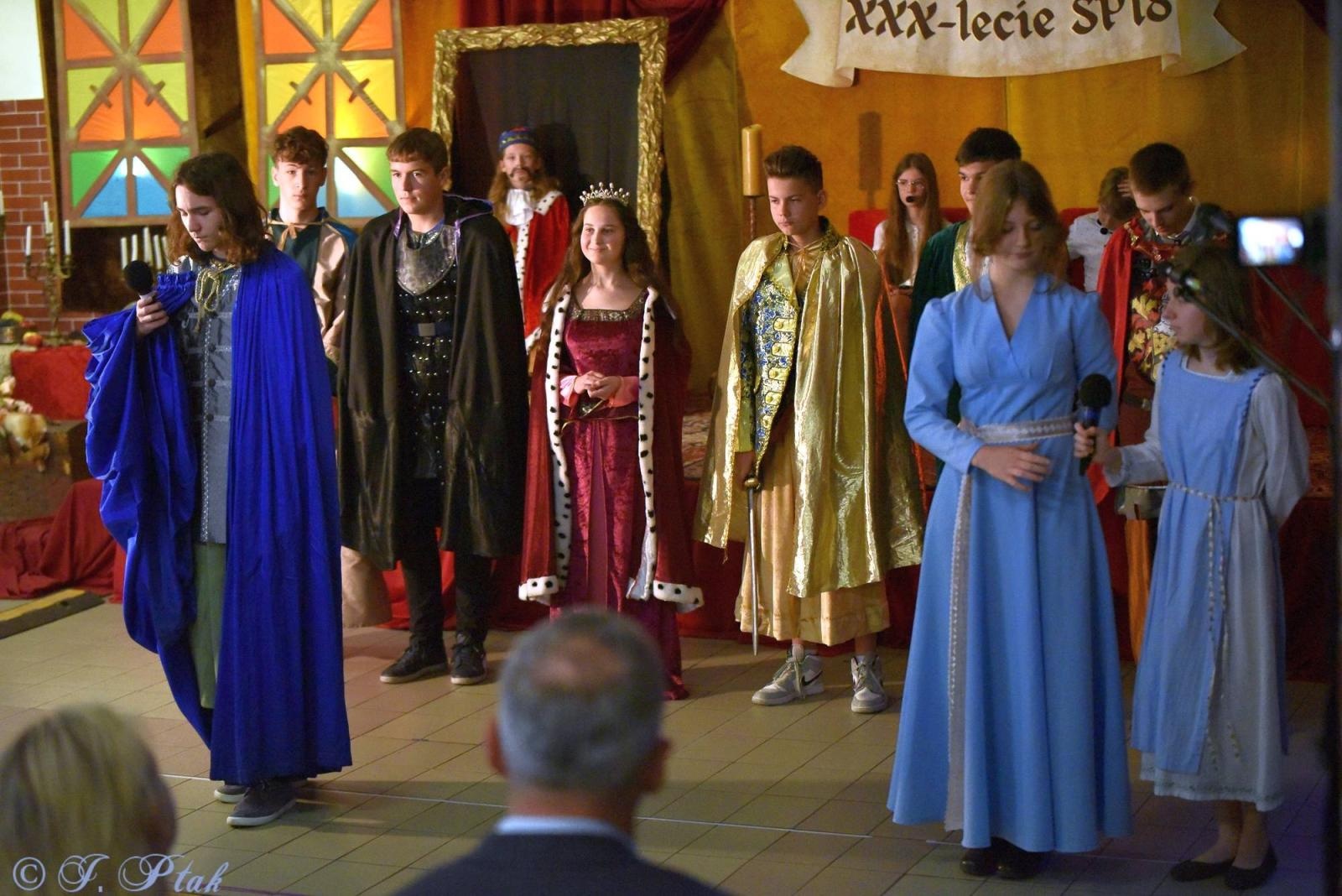 Zdjęcie w galerii na portalu naszraciborz.pl: Urodziny Osiemnastki. 30 lat szkoły w kalejdoskopie wiadomości z regionu