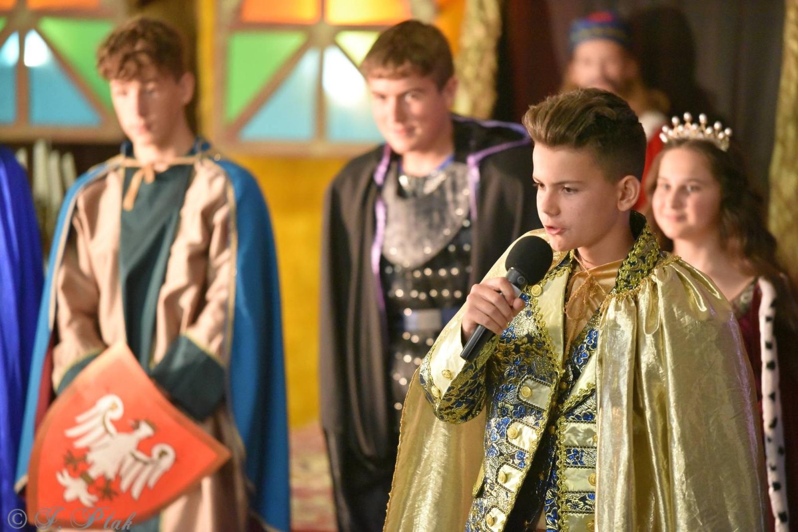 Zdjęcie w galerii na portalu naszraciborz.pl: Urodziny Osiemnastki. 30 lat szkoły w kalejdoskopie wiadomości z regionu