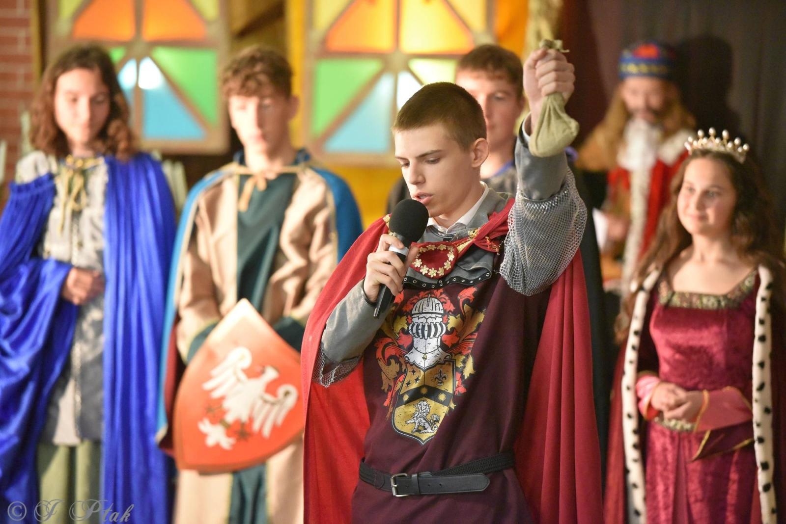 Zdjęcie w galerii na portalu naszraciborz.pl: Urodziny Osiemnastki. 30 lat szkoły w kalejdoskopie wiadomości z regionu