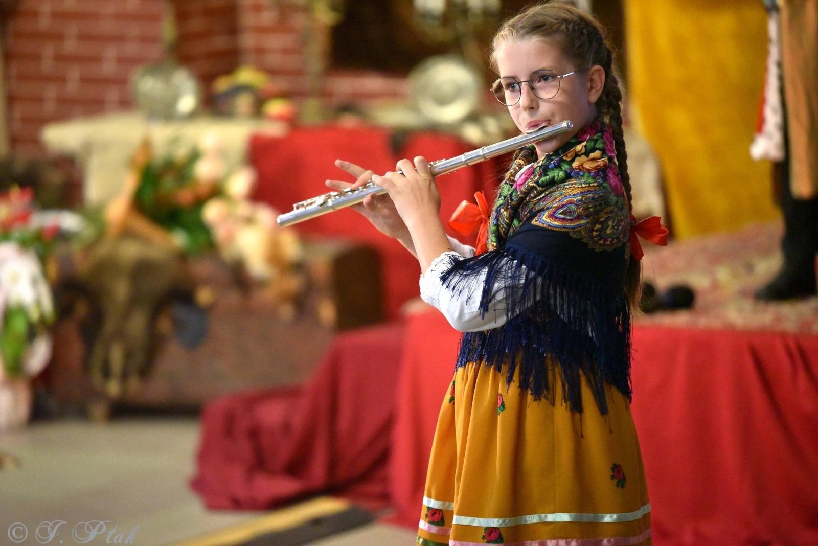 Zdjęcie w galerii na portalu naszraciborz.pl: Urodziny Osiemnastki. 30 lat szkoły w kalejdoskopie wiadomości z regionu