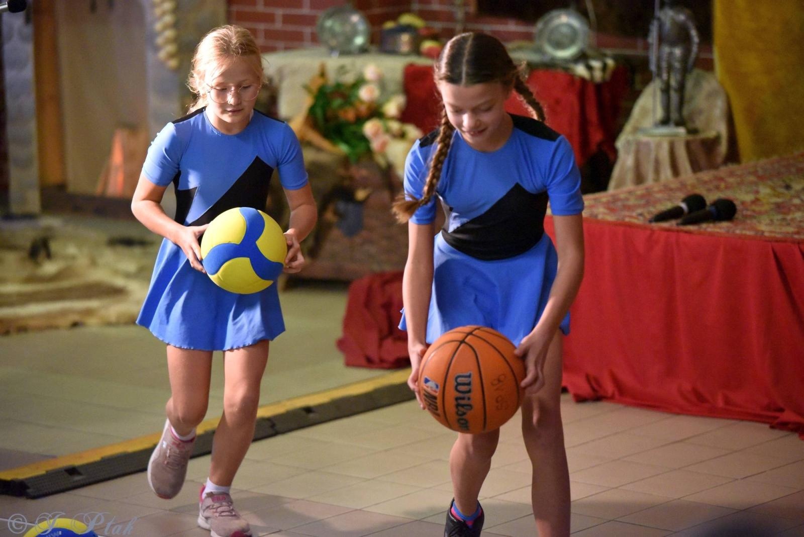 Zdjęcie w galerii na portalu naszraciborz.pl: Urodziny Osiemnastki. 30 lat szkoły w kalejdoskopie wiadomości z regionu