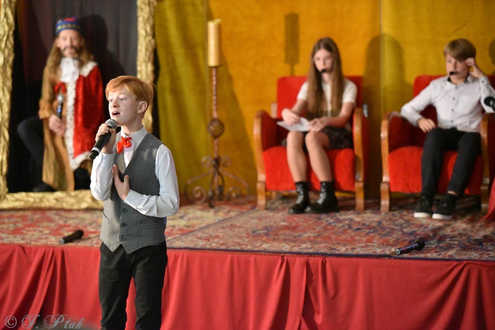 Zdjęcie w galerii na portalu naszraciborz.pl: Urodziny Osiemnastki. 30 lat szkoły w kalejdoskopie wiadomości z regionu