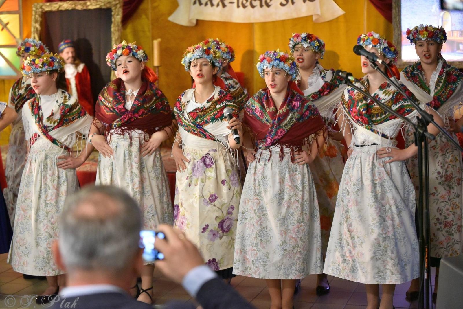 Zdjęcie w galerii na portalu naszraciborz.pl: Urodziny Osiemnastki. 30 lat szkoły w kalejdoskopie wiadomości z regionu