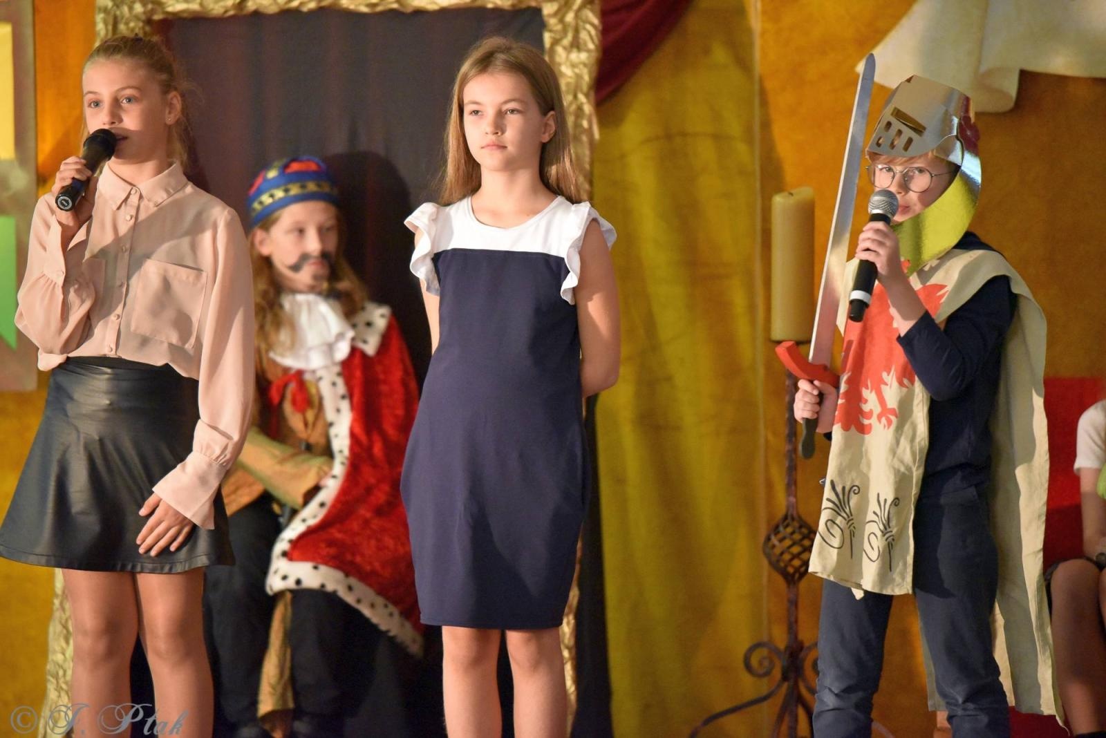 Zdjęcie w galerii na portalu naszraciborz.pl: Urodziny Osiemnastki. 30 lat szkoły w kalejdoskopie wiadomości z regionu