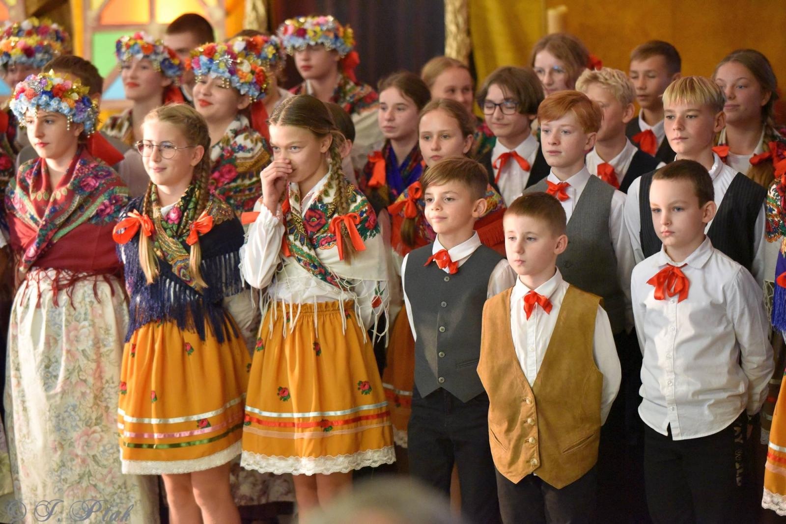Zdjęcie w galerii na portalu naszraciborz.pl: Urodziny Osiemnastki. 30 lat szkoły w kalejdoskopie wiadomości z regionu