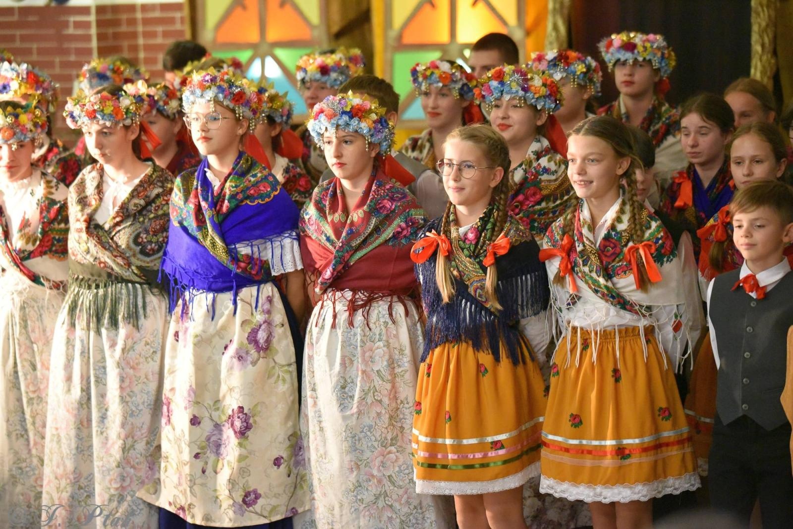 Zdjęcie w galerii na portalu naszraciborz.pl: Urodziny Osiemnastki. 30 lat szkoły w kalejdoskopie wiadomości z regionu