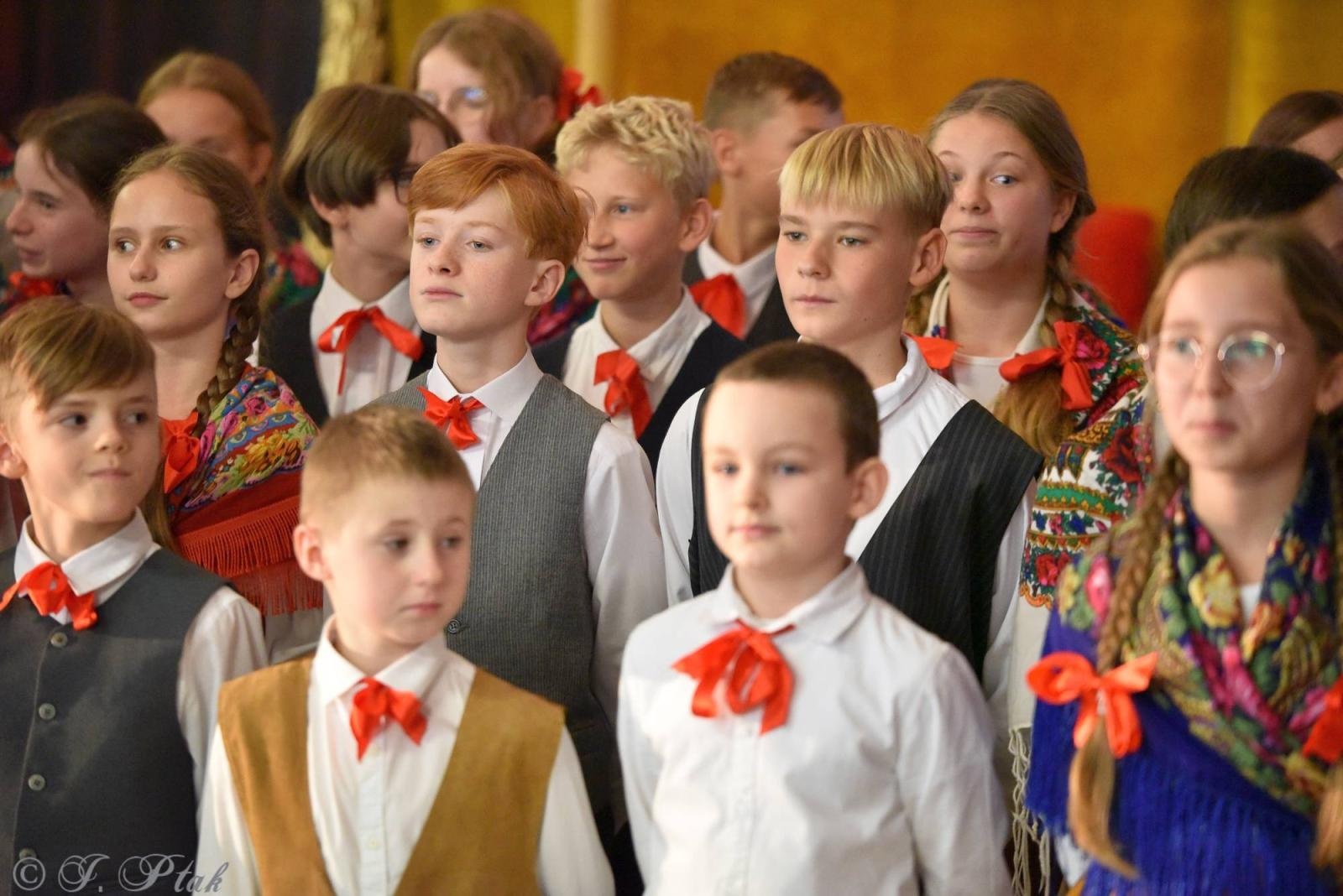 Zdjęcie w galerii na portalu naszraciborz.pl: Urodziny Osiemnastki. 30 lat szkoły w kalejdoskopie wiadomości z regionu