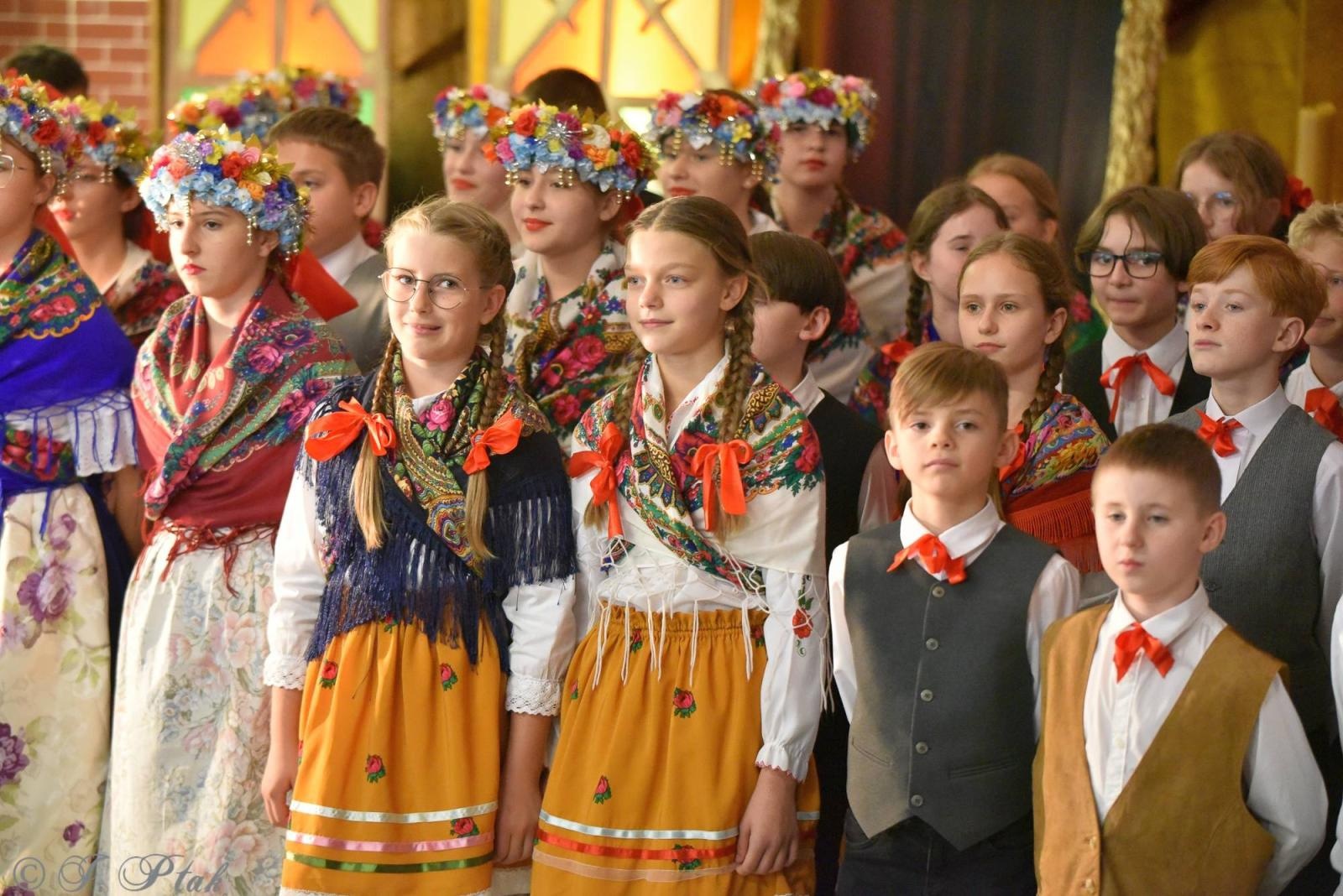 Zdjęcie w galerii na portalu naszraciborz.pl: Urodziny Osiemnastki. 30 lat szkoły w kalejdoskopie wiadomości z regionu