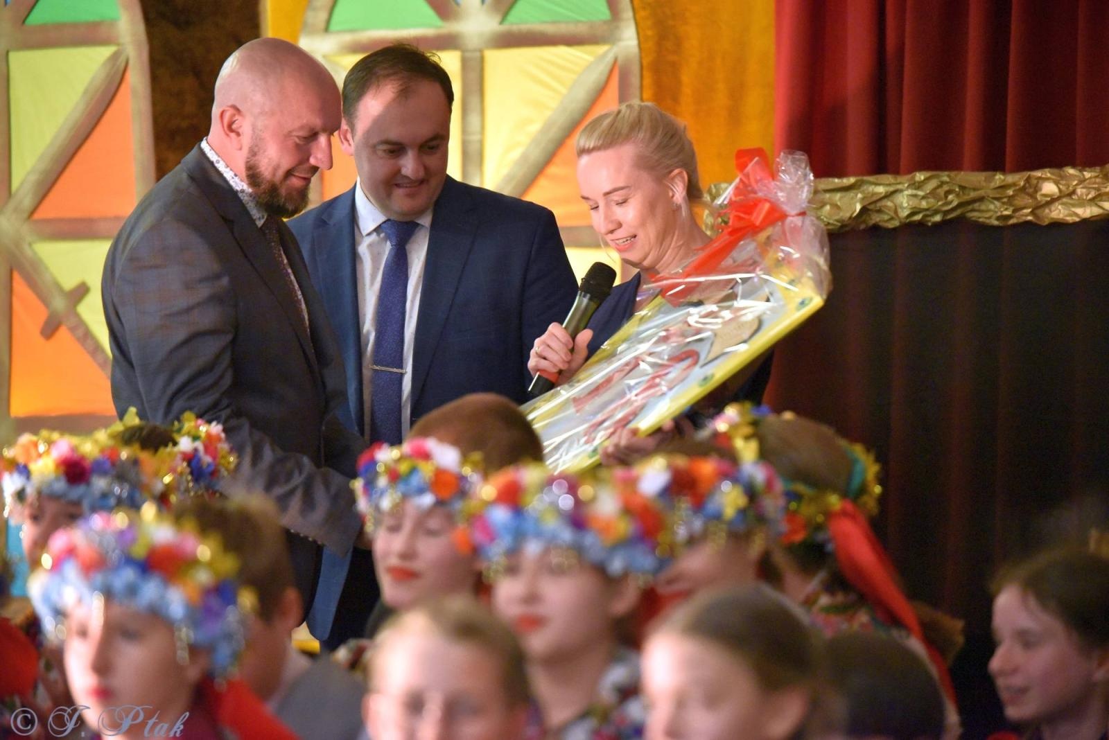 Zdjęcie w galerii na portalu naszraciborz.pl: Urodziny Osiemnastki. 30 lat szkoły w kalejdoskopie wiadomości z regionu