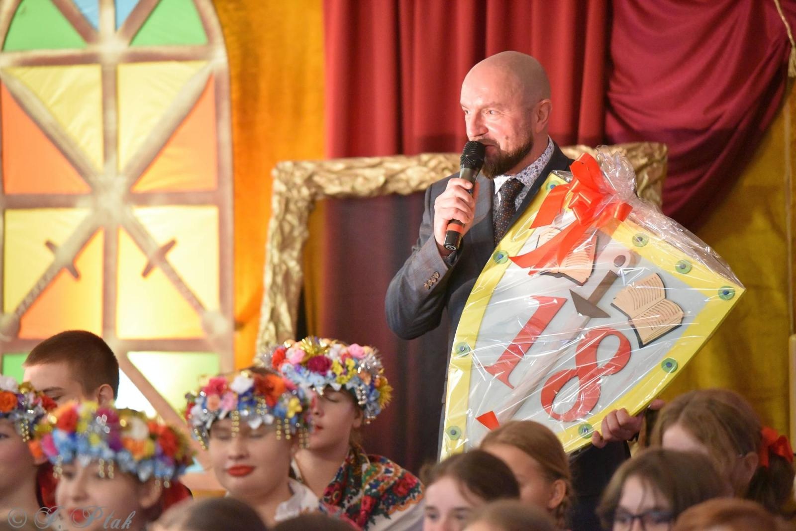 Zdjęcie w galerii na portalu naszraciborz.pl: Urodziny Osiemnastki. 30 lat szkoły w kalejdoskopie wiadomości z regionu