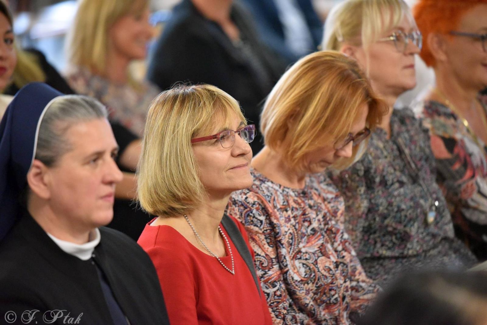 Zdjęcie w galerii na portalu naszraciborz.pl: Urodziny Osiemnastki. 30 lat szkoły w kalejdoskopie wiadomości z regionu