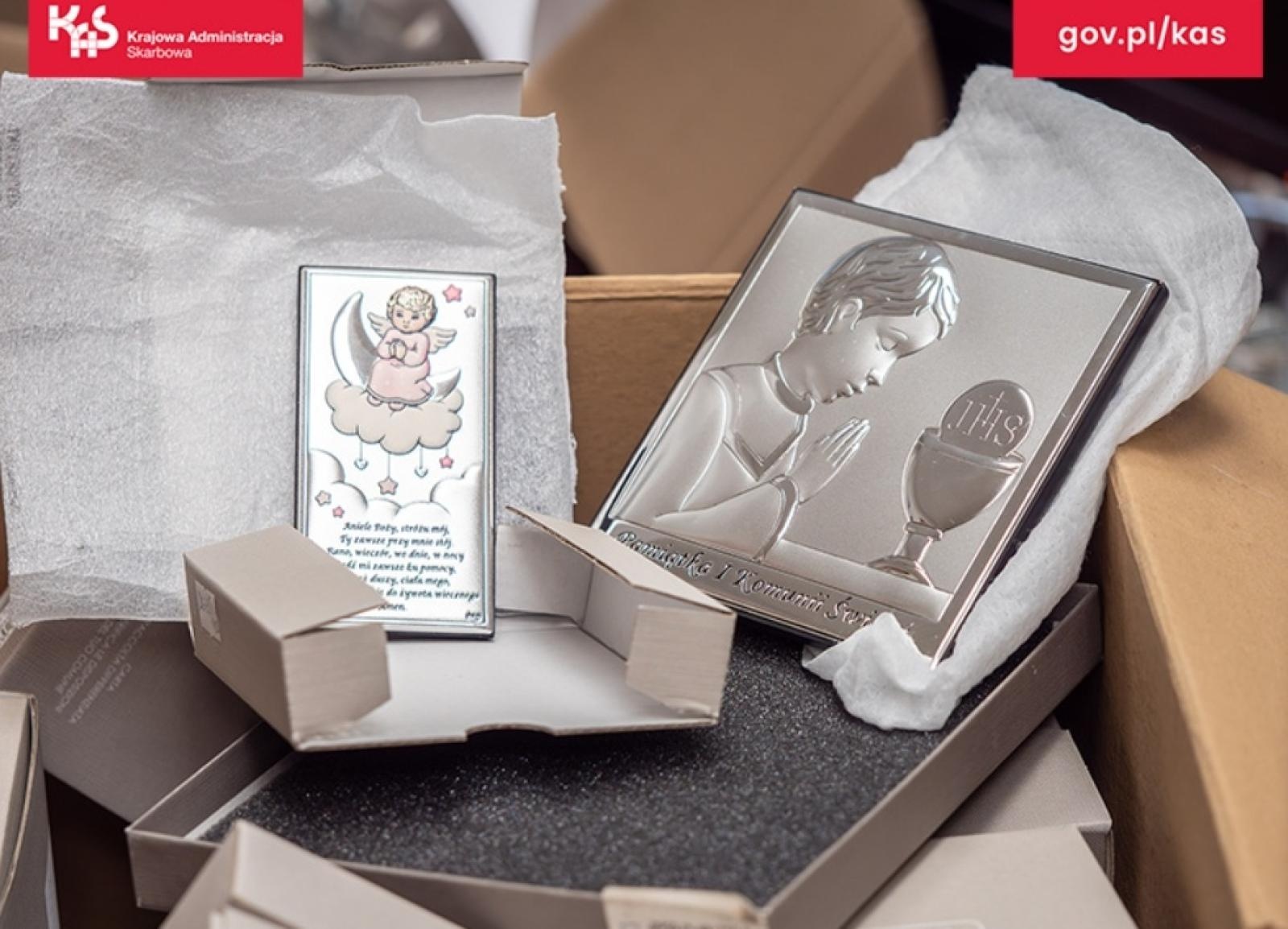 Zdjęcie w galerii na portalu naszraciborz.pl: Rybnicka skarbówka wystawiła na licytację kolekcję biżuterii wiadomości z regionu