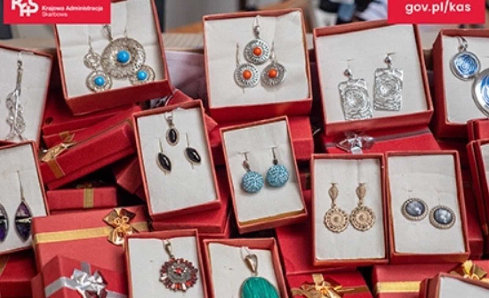 Zdjęcie w galerii na portalu naszraciborz.pl: Rybnicka skarbówka wystawiła na licytację kolekcję biżuterii wiadomości z regionu