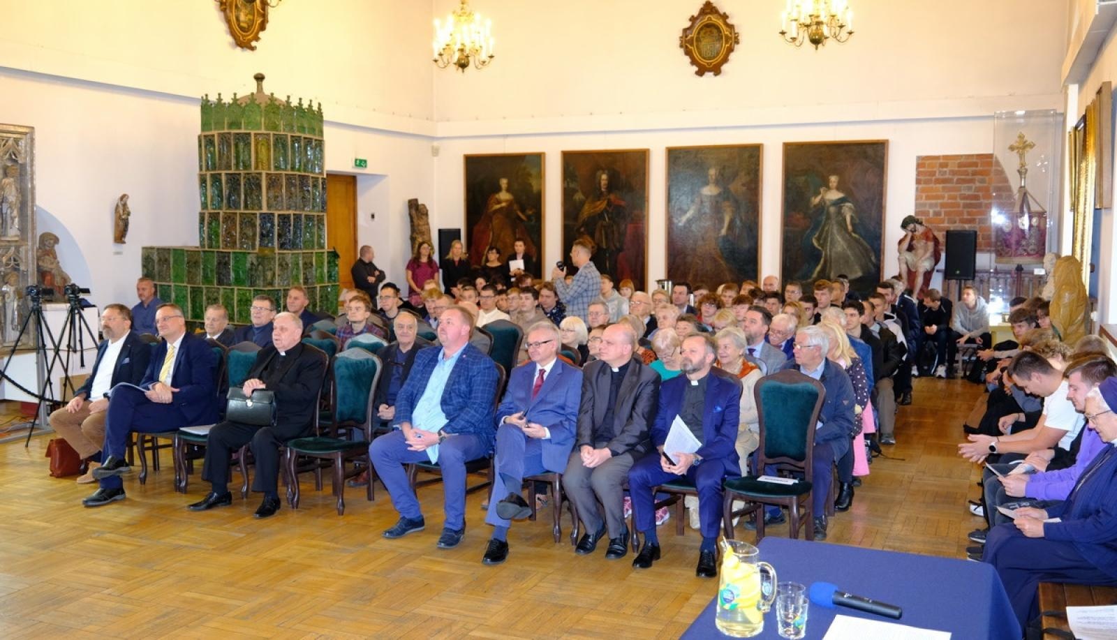 Zdjęcie w galerii na portalu naszraciborz.pl: Niekoronowany król Górnego Śląska bohaterem konferencji w Muzeum wiadomości z regionu