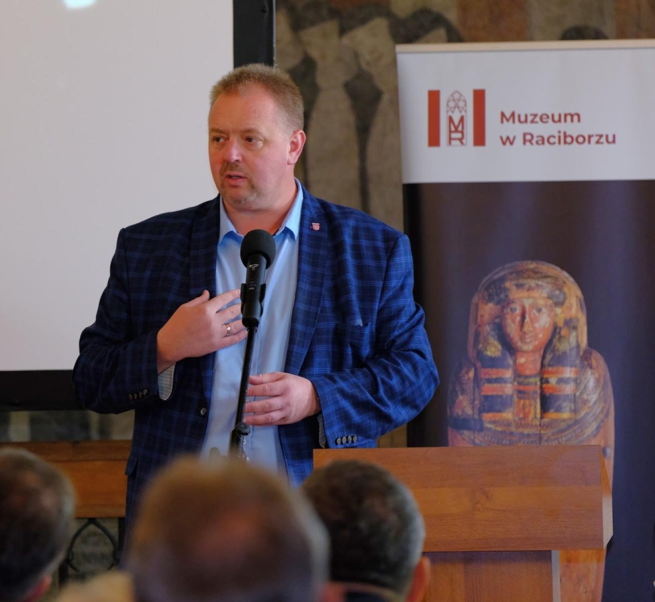 Zdjęcie w galerii na portalu naszraciborz.pl: Niekoronowany król Górnego Śląska bohaterem konferencji w Muzeum wiadomości z regionu