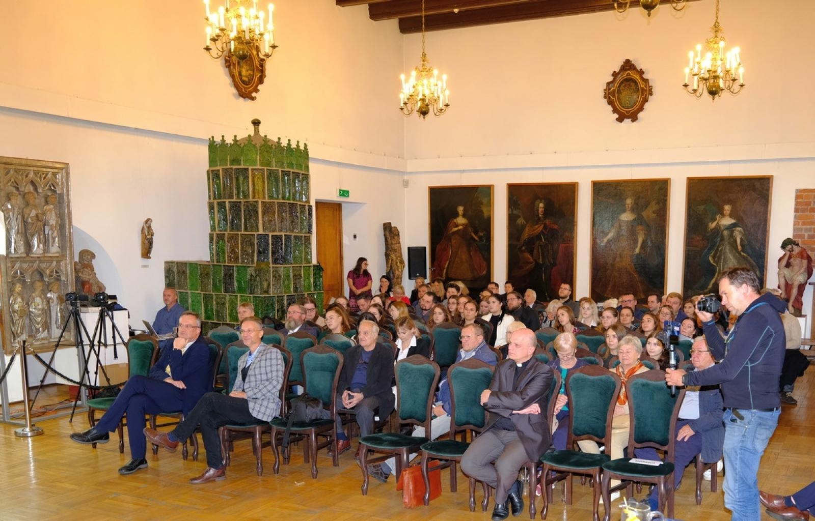 Zdjęcie w galerii na portalu naszraciborz.pl: Niekoronowany król Górnego Śląska bohaterem konferencji w Muzeum wiadomości z regionu