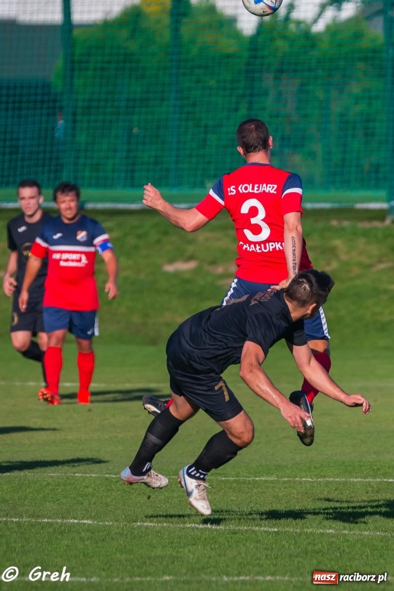 Zdjęcie w galerii na portalu naszraciborz.pl: Wyrównany bój Kolejarza i Rozwoju zakończony podziałem punktów [FOTO] wiadomości z regionu