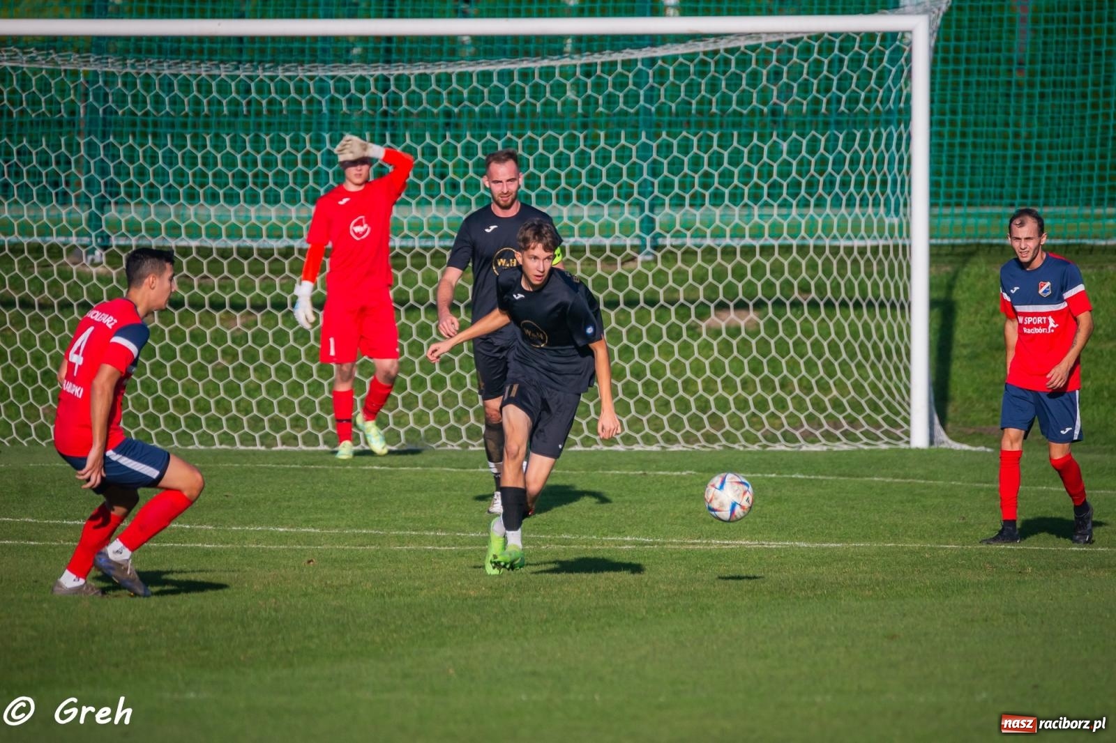Zdjęcie w galerii na portalu naszraciborz.pl: Wyrównany bój Kolejarza i Rozwoju zakończony podziałem punktów [FOTO] wiadomości z regionu