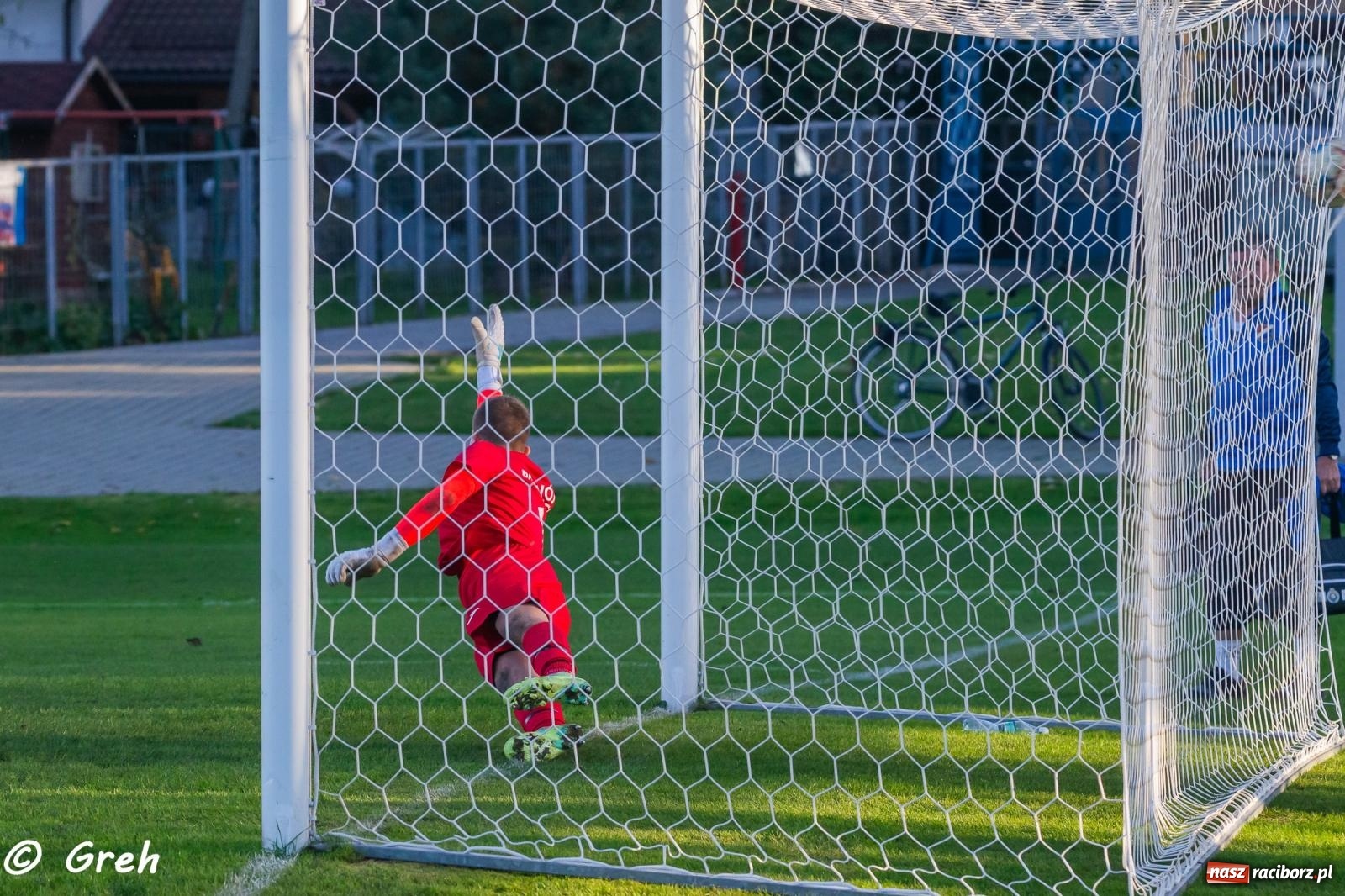 Zdjęcie w galerii na portalu naszraciborz.pl: Wyrównany bój Kolejarza i Rozwoju zakończony podziałem punktów [FOTO] wiadomości z regionu