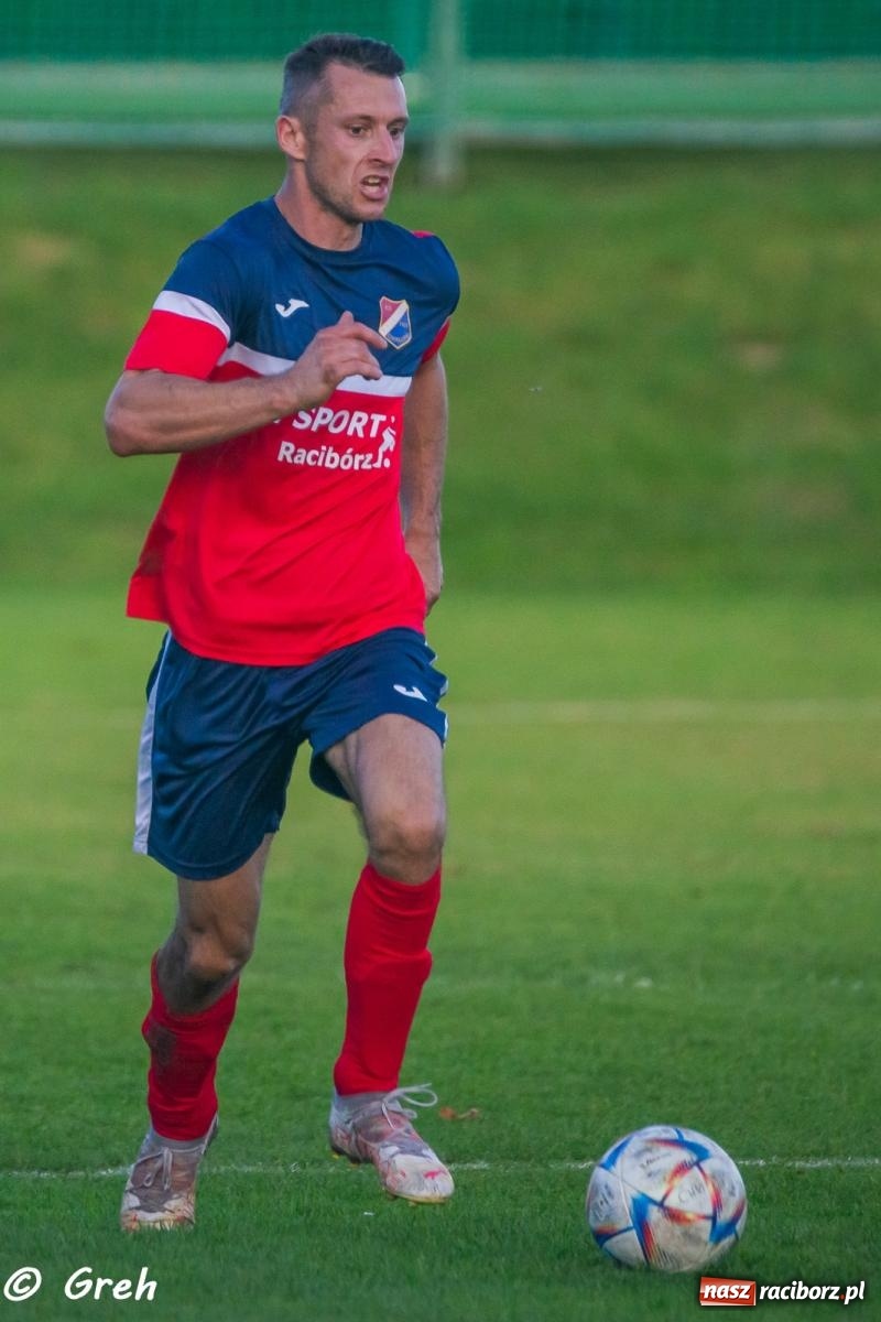 Zdjęcie w galerii na portalu naszraciborz.pl: Wyrównany bój Kolejarza i Rozwoju zakończony podziałem punktów [FOTO] wiadomości z regionu