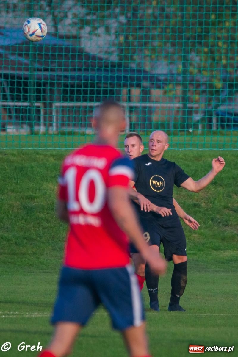 Zdjęcie w galerii na portalu naszraciborz.pl: Wyrównany bój Kolejarza i Rozwoju zakończony podziałem punktów [FOTO] wiadomości z regionu