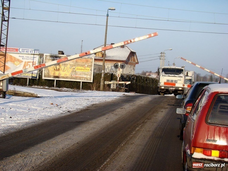 Zdjęcie w galerii na portalu naszraciborz.pl: Kierowca nie wyrobił przed szlabanem wiadomości z regionu