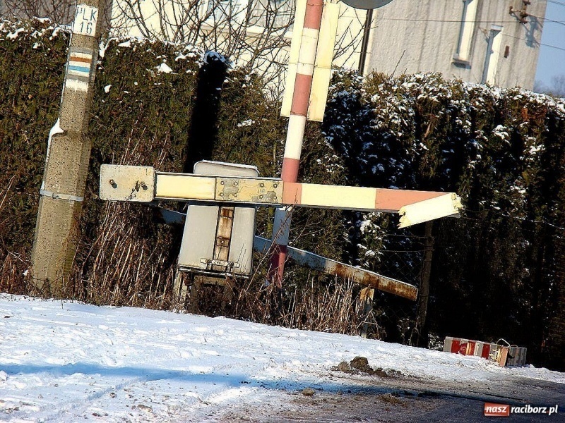 Zdjęcie w galerii na portalu naszraciborz.pl: Kierowca nie wyrobił przed szlabanem wiadomości z regionu