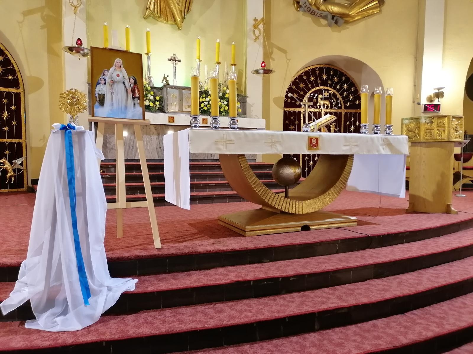 Zdjęcie w galerii na portalu naszraciborz.pl: Misje św. i relikwie dzieci fatimskich w okrąglaku wiadomości z regionu